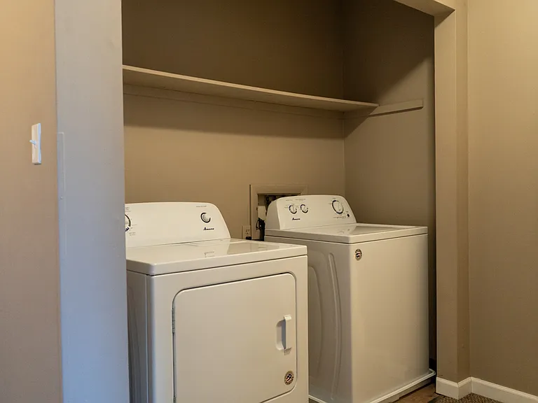 610 Southgate Dr — Photo 5