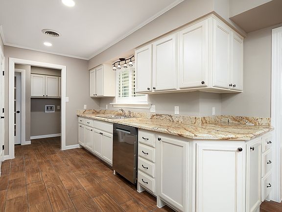 5th image of 524 Palm Valley Dr E