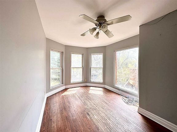 2nd image of 30 Orchard Cres