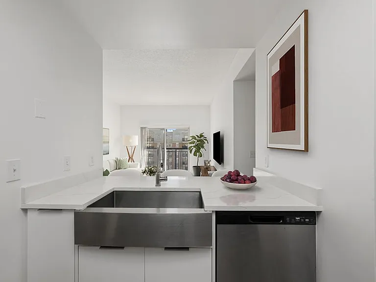 Modern Bright Kitchen