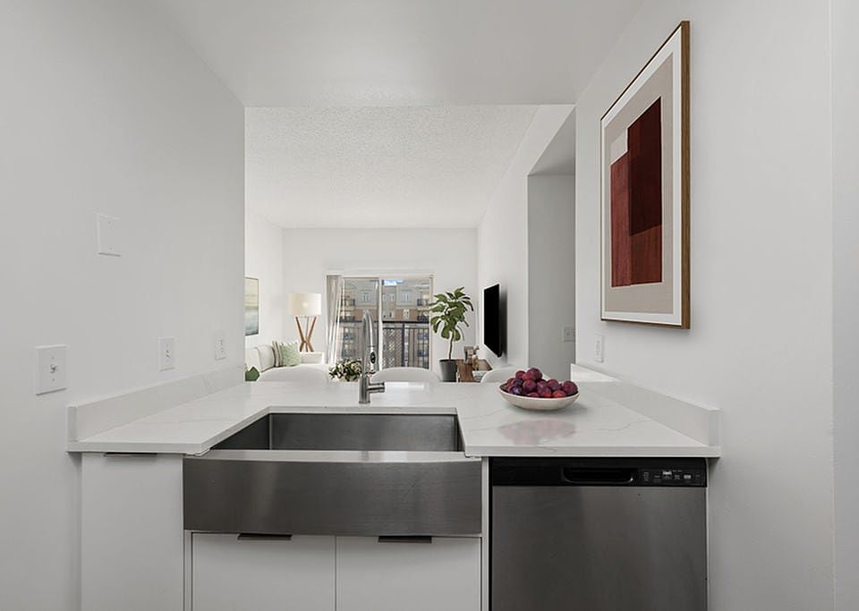 Modern Bright Kitchen