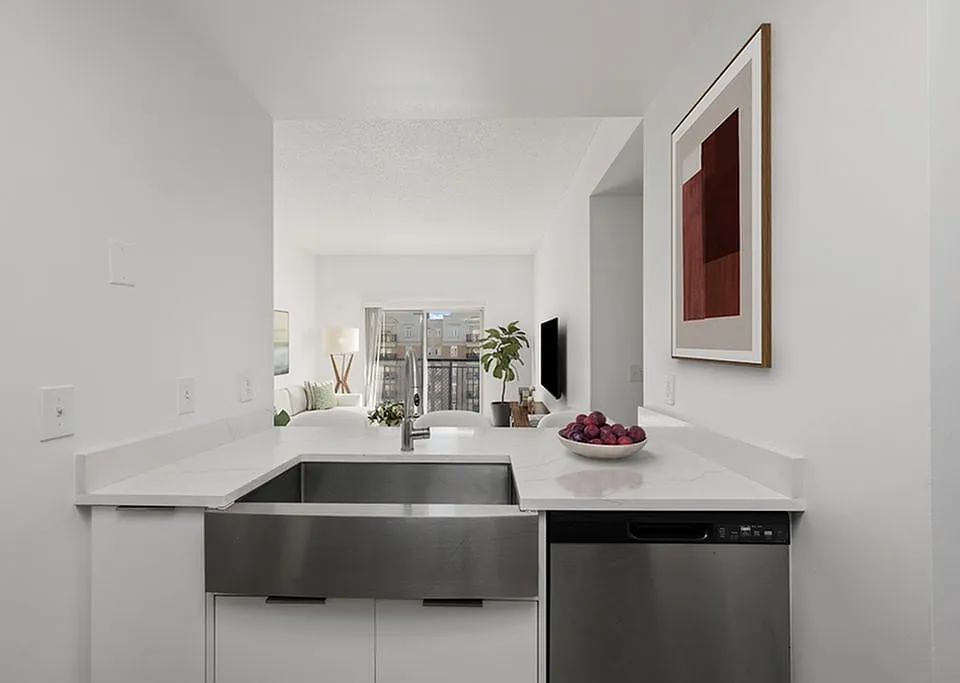 Modern Bright Kitchen