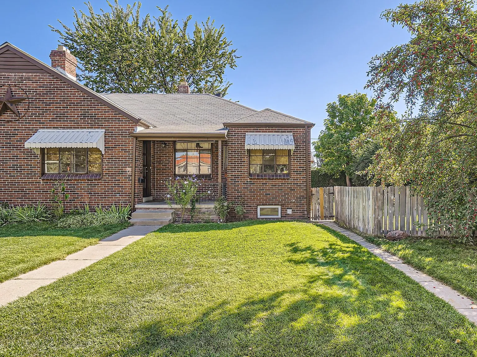1530 Filbert Ct — Photo 1