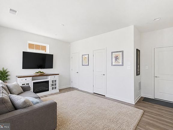 5th image of 274 Buckeye Cir