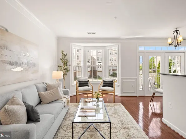 2482 Curie Ct #10, Oak Hill, VA 20171