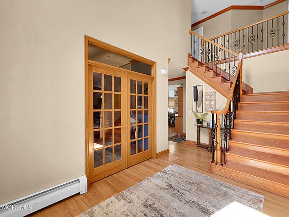 5th image of 928 Seaman Avenue