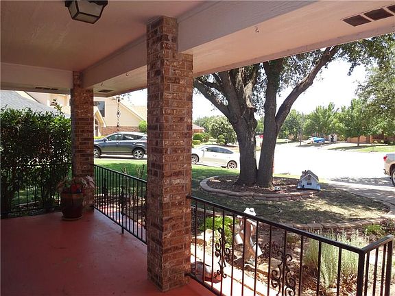 2nd image of 2942 Stonecrest Dr