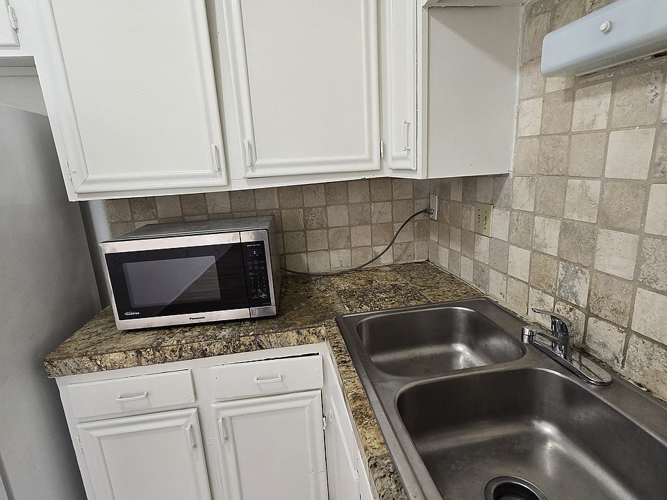 Bright Kitchen with Granit Counter Tops