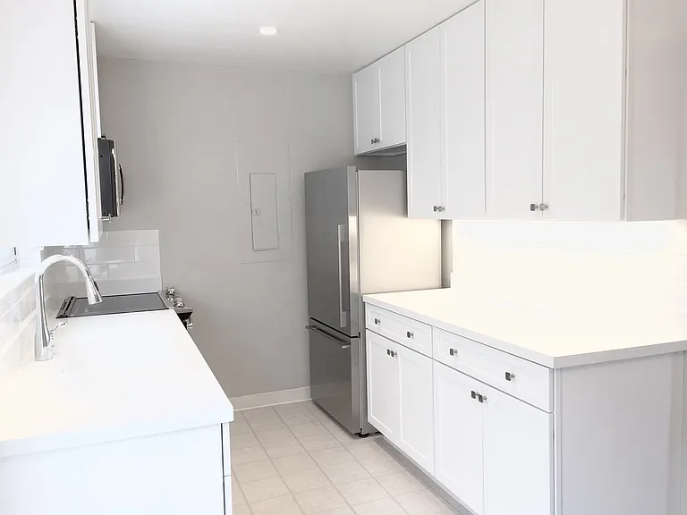 Village Square Townhomes — Photo 22