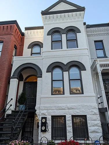 616 E St NE #A Photo 1