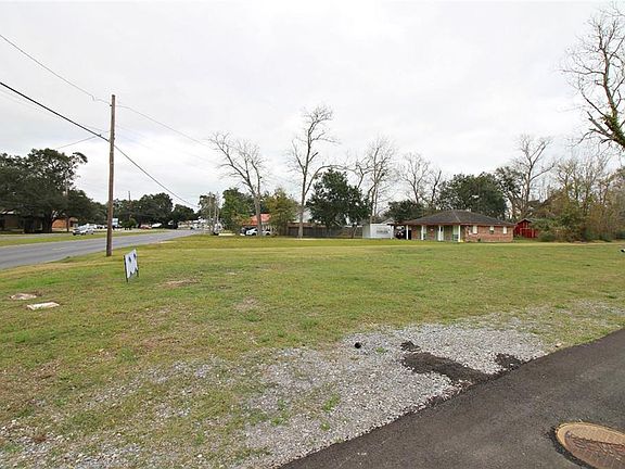 4th image of 102 Oak Alley Ct