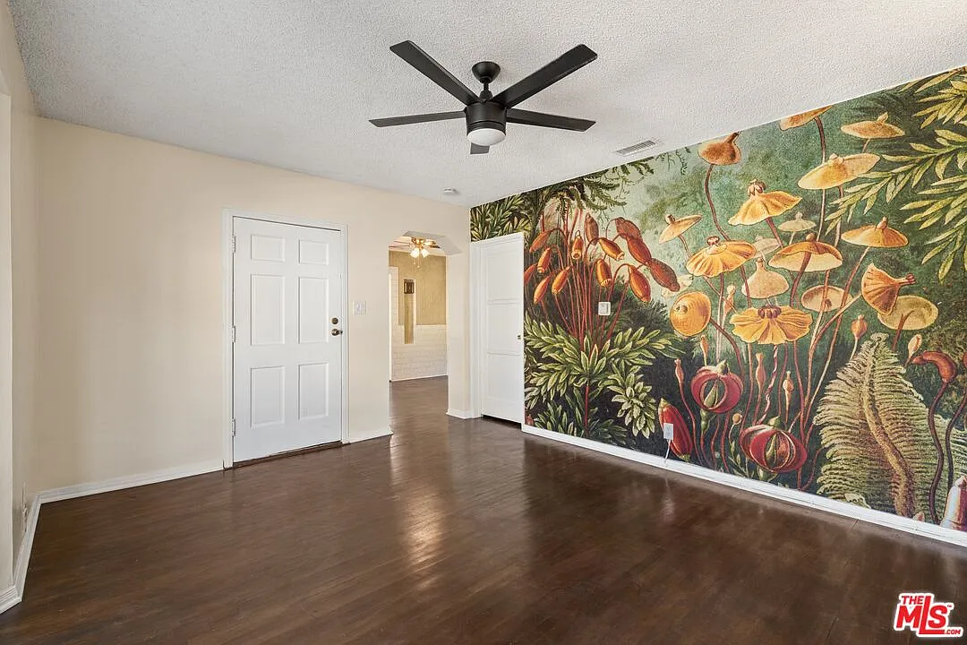 3 bed, 2.0 bath, 1120 sqft, $3,995 — Photo 4