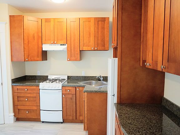 3rd image of 230 Lily St