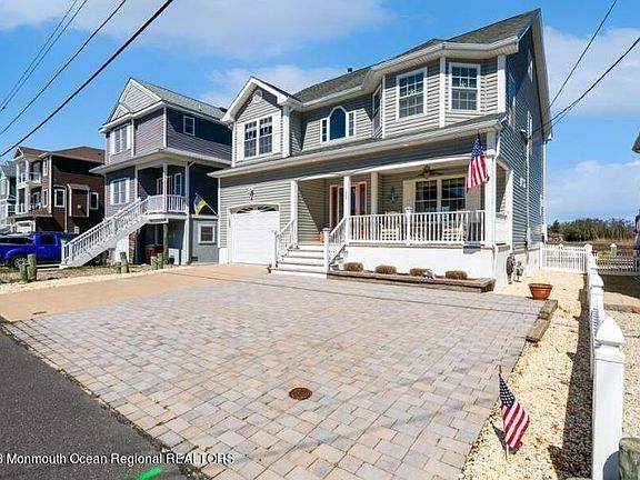2nd image of 226 N Bay Dr