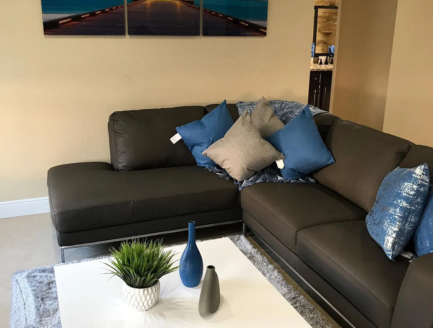4 bed, 2.0 bath, 2142 sqft, $4,560 — Photo 2