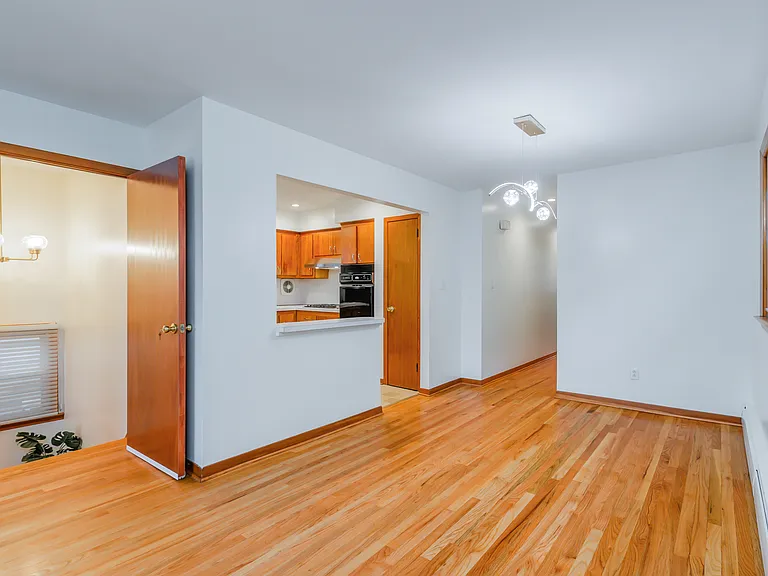 180 W 3rd St #2 — Photo 2