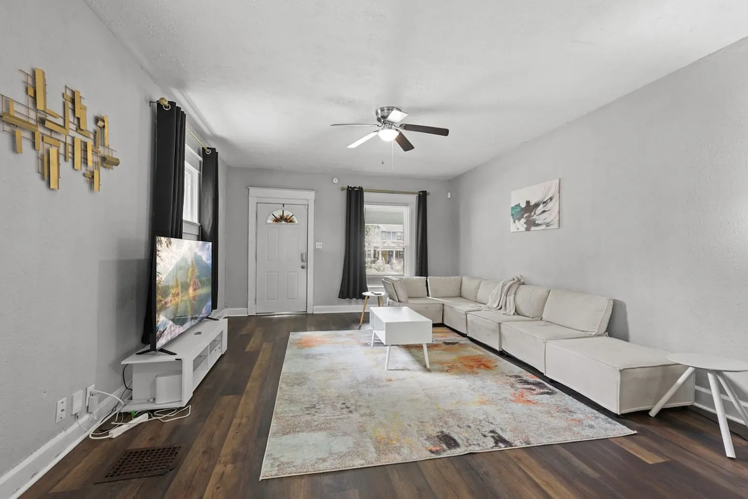 3 bed, 2.0 bath, 1614 sqft, $2,218 — Photo 2
