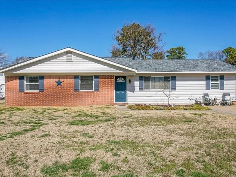 2736 S Nansemond Dr