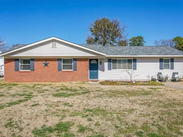 2736 S Nansemond Dr, Suffolk, VA 23435