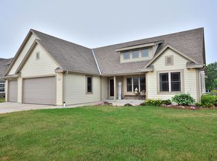 1288 Ridgeside Rd, Oconomowoc, WI 53066