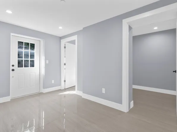 14 Roosevelt Place image 12 of 16