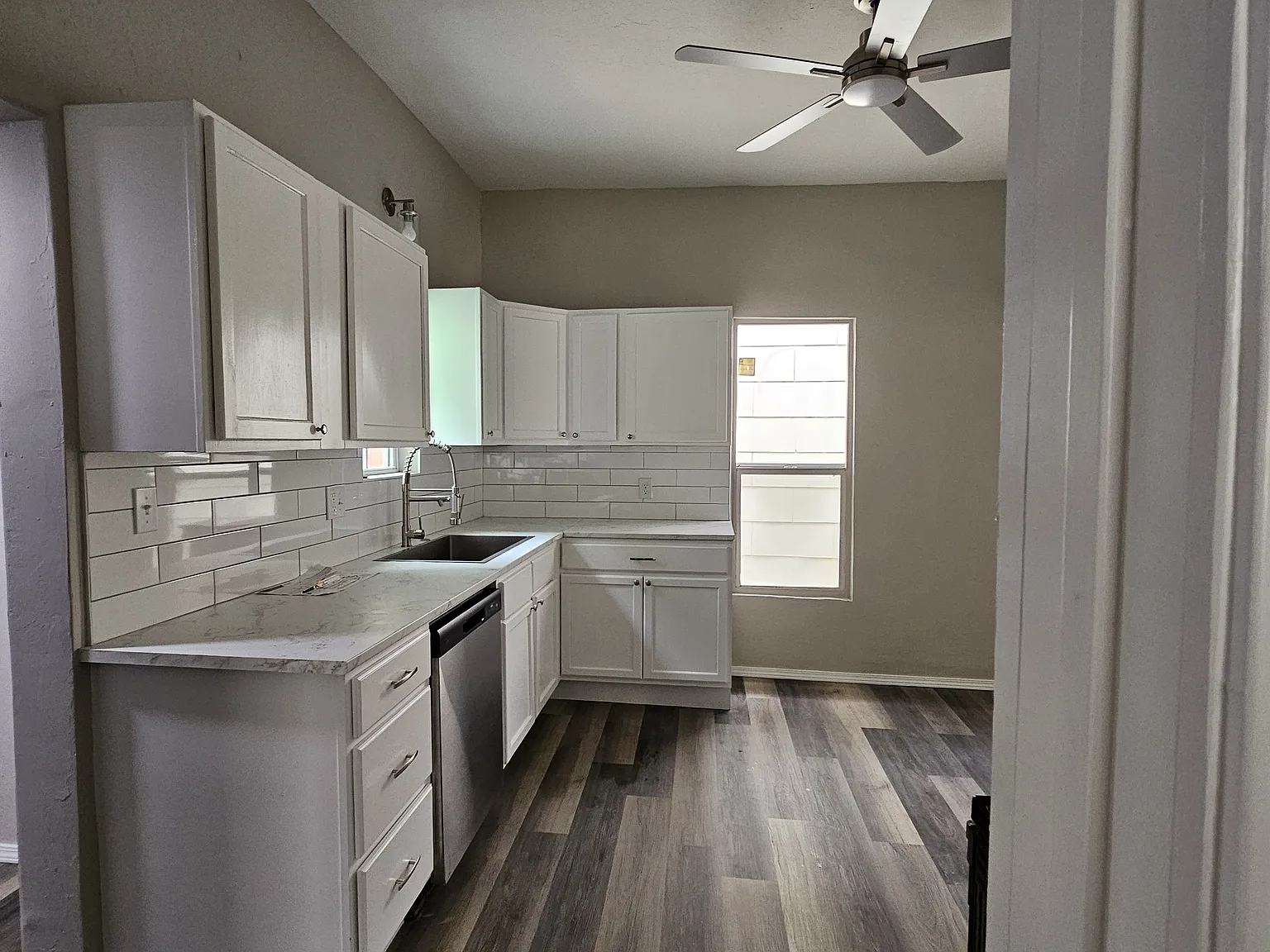 706 E Harrison Ave — Photo 3