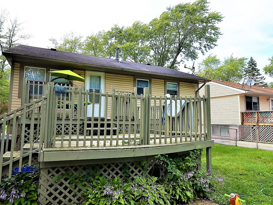 2nd image of 105 S Spruce Ln