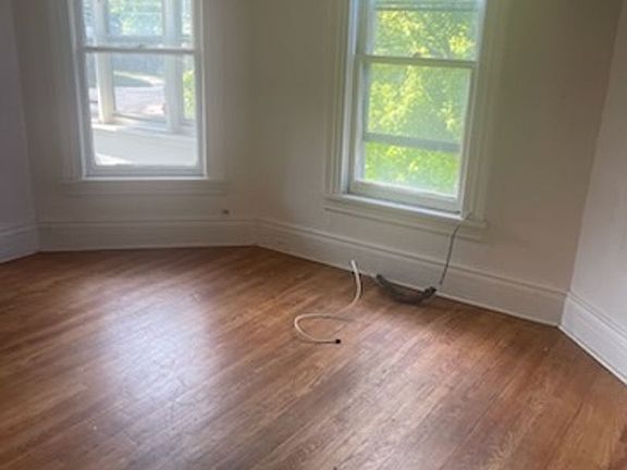 3rd image of 1102 Carbon St