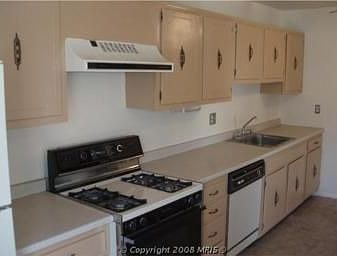 Main kitchen with pantry