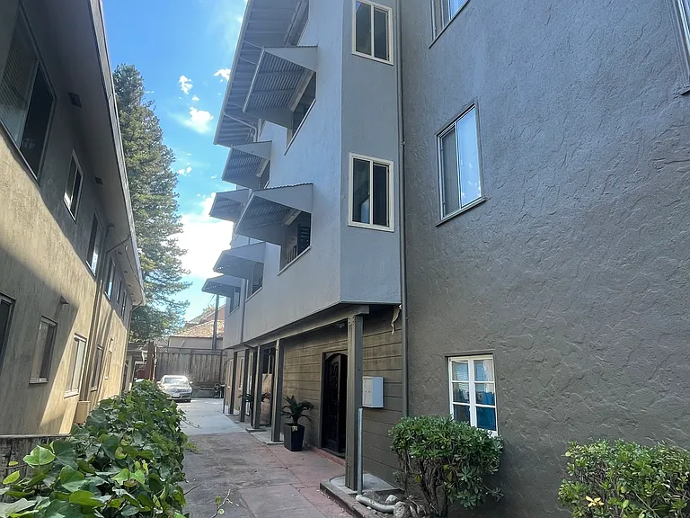 1017 El Camino Real #7 — Photo 17