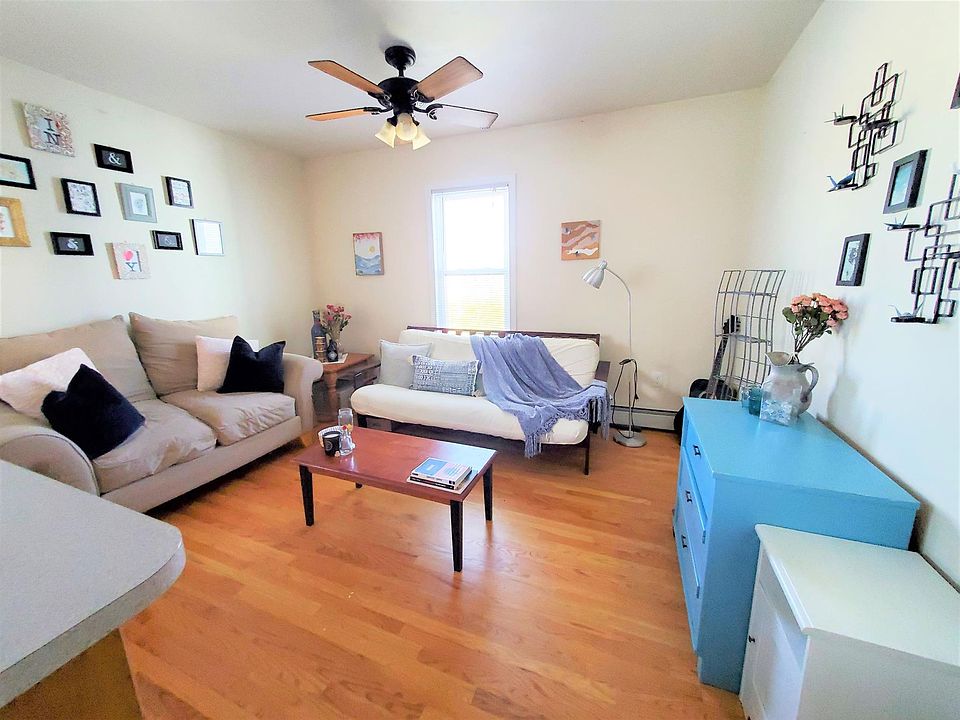 1st image of 389 1/2 Columbia St #3