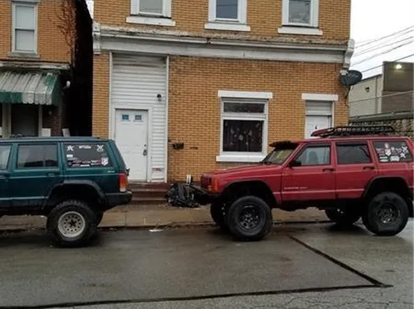 211 S 7th St, Jeannette, PA 15644