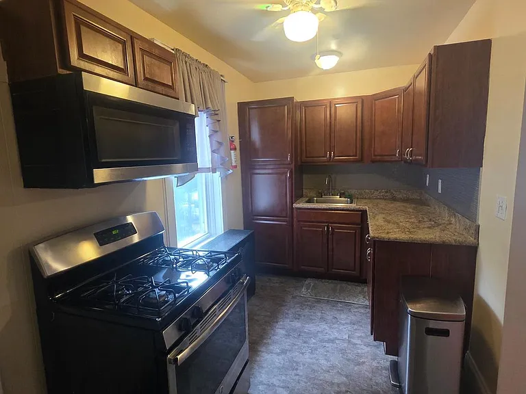 2439 Madison St — Photo 8
