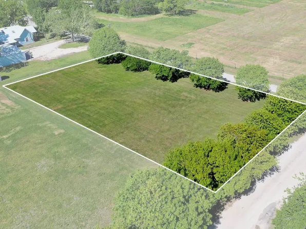 202 Poplar St, Nocona, TX 76255