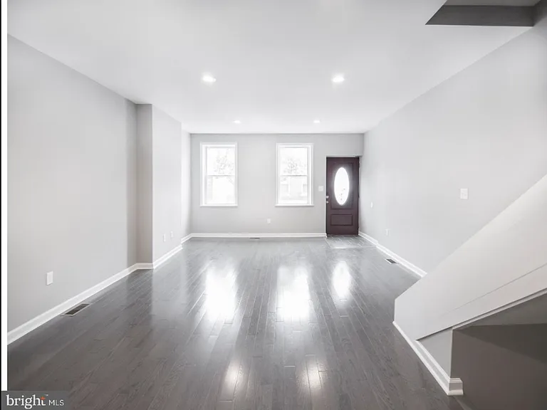 2220 Ellsworth St — Photo 4