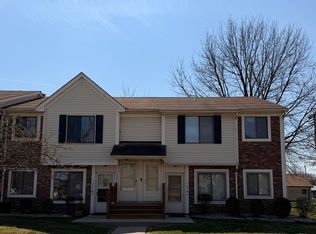 17408 Utica Oaks Ln, Roseville, MI