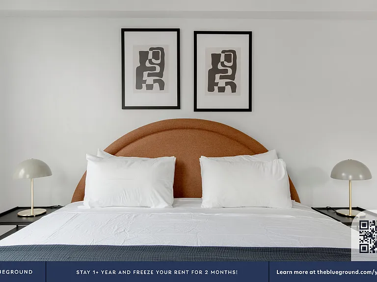 210 W 70th St #918 — Photo 12