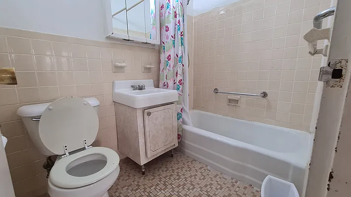 Sold by Azbel Real Estate, Inc. | media 21