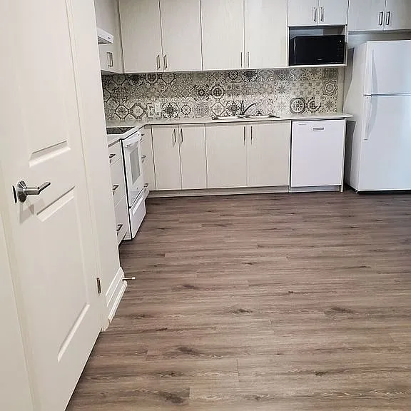 307 King St E #206 — Photo 3
