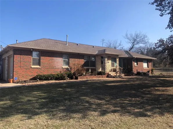 7 Oakwood Dr, Forest Park, OK 73121