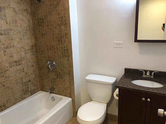 5th image of 3824 N Ashland Ave APT 2