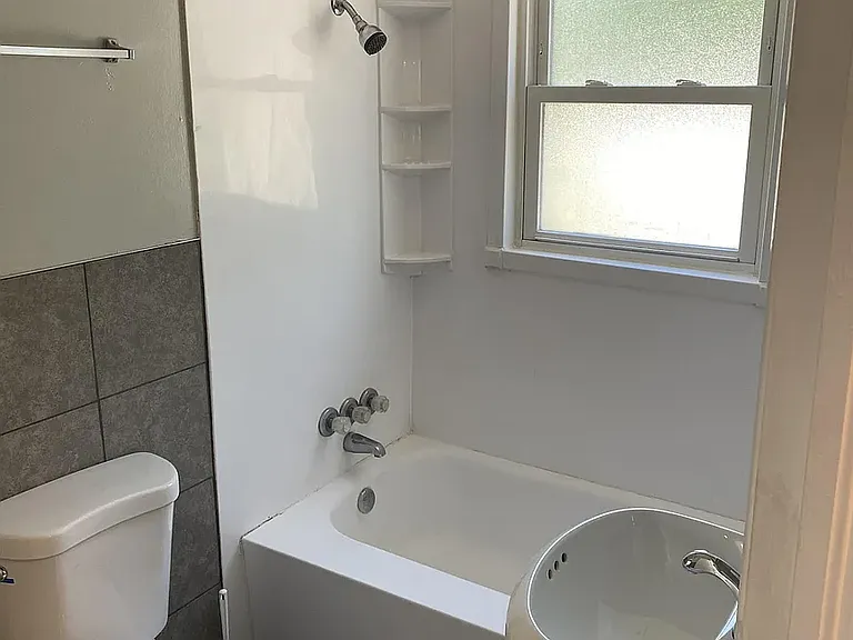 549 Brown St — Photo 4
