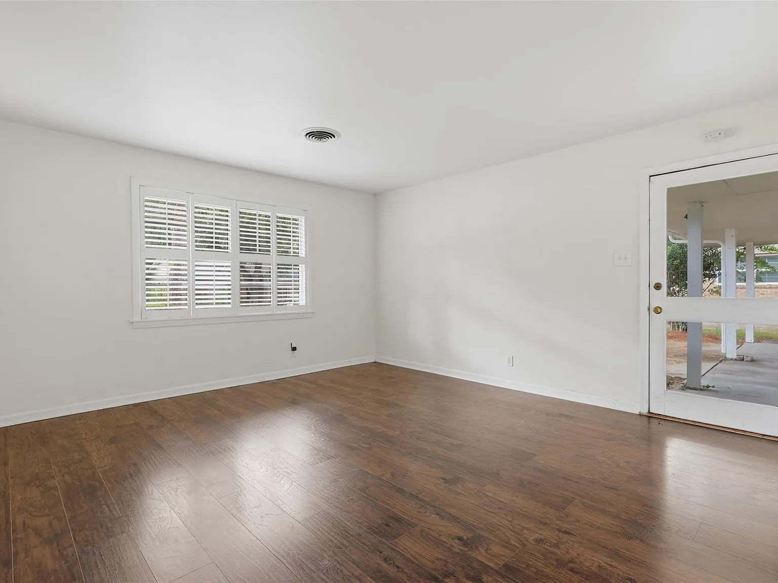3 bed, 2.0 bath, 1480 sqft, $2,200 — Photo 3