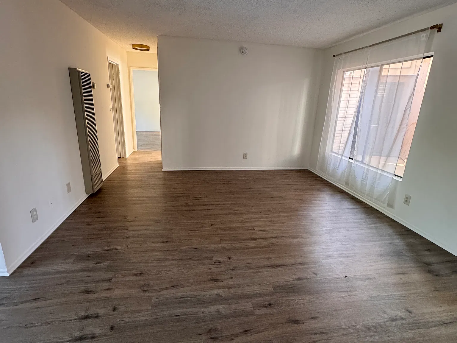 2 bed, 990 sqft, $2,300 — Photo 2