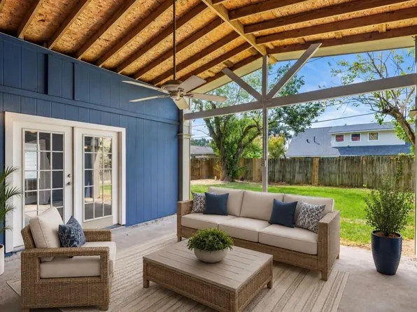 1865 Dolphin Dr, Seabrook, TX 77586