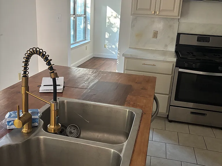 209 N Bishop St — Photo 8