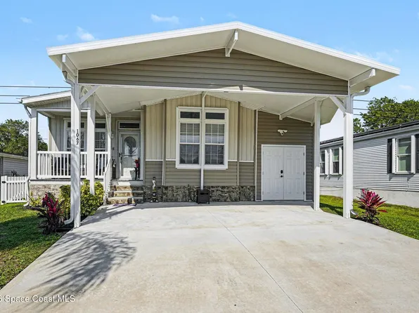 1067 Wren Cir, Barefoot Bay, FL 32976