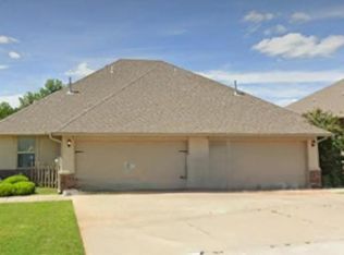 11221 Coachmans Rd, Yukon, OK 73099