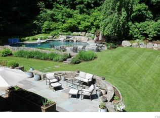 14 Lakeside Dr, Weston, CT 06883