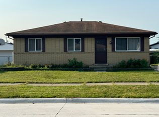 16024 Wellington Ave, Roseville, MI 48066